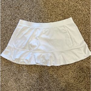 Tennis skirt by Tail. Size L. White.